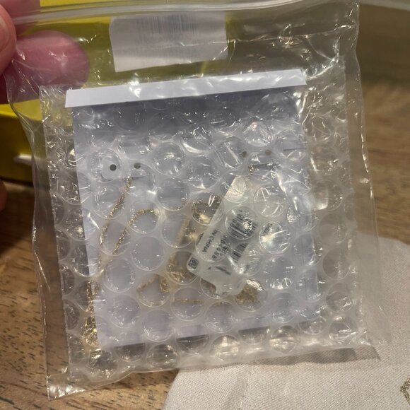 Kendra Scott Cheer Gold Short Pendant Necklace - Picture 3 of 8